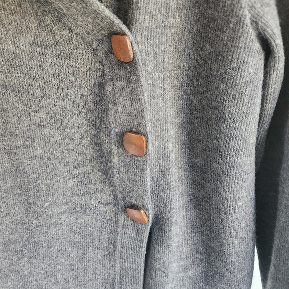 Merrell Assymetrical Front Button Up Cardigan with  Square Wooden Buttons Size S - Picture 4 of 9